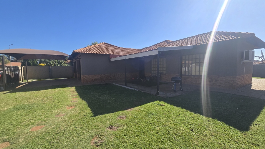 3 Bedroom Property for Sale in Waterkloof East North West